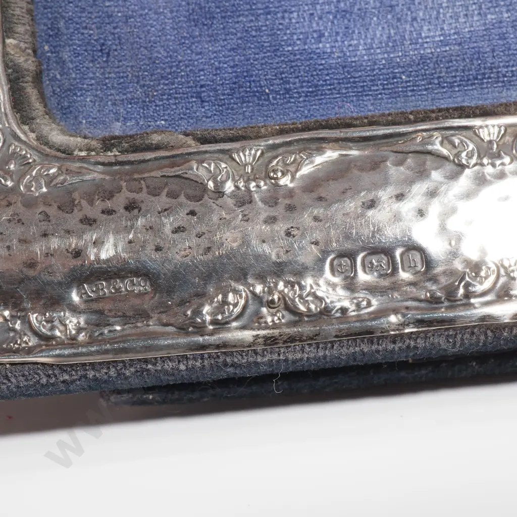 Vintage Sterling Silver Photo Frame w Hammered Finish & Royal Blue Velvet Background Image 1++