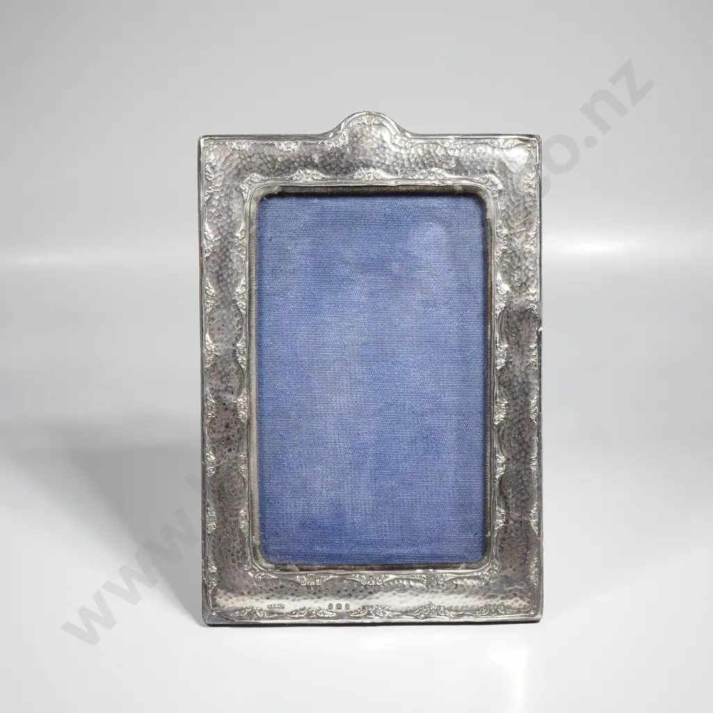 Vintage Sterling Silver Photo Frame w Hammered Finish & Royal Blue Velvet Background Image 1++