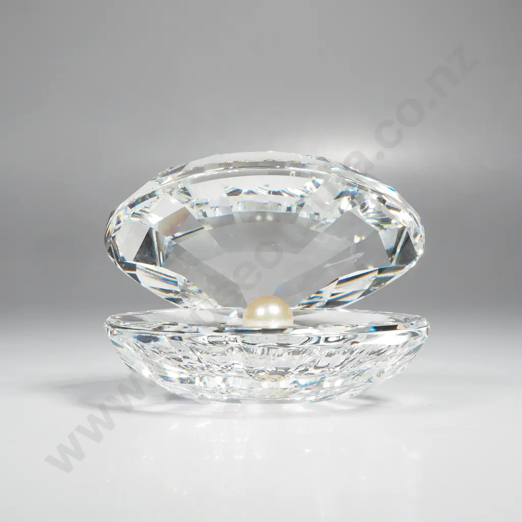Swarovski Oyster Shell w Pearl Designed by Elke Huber Image 1++