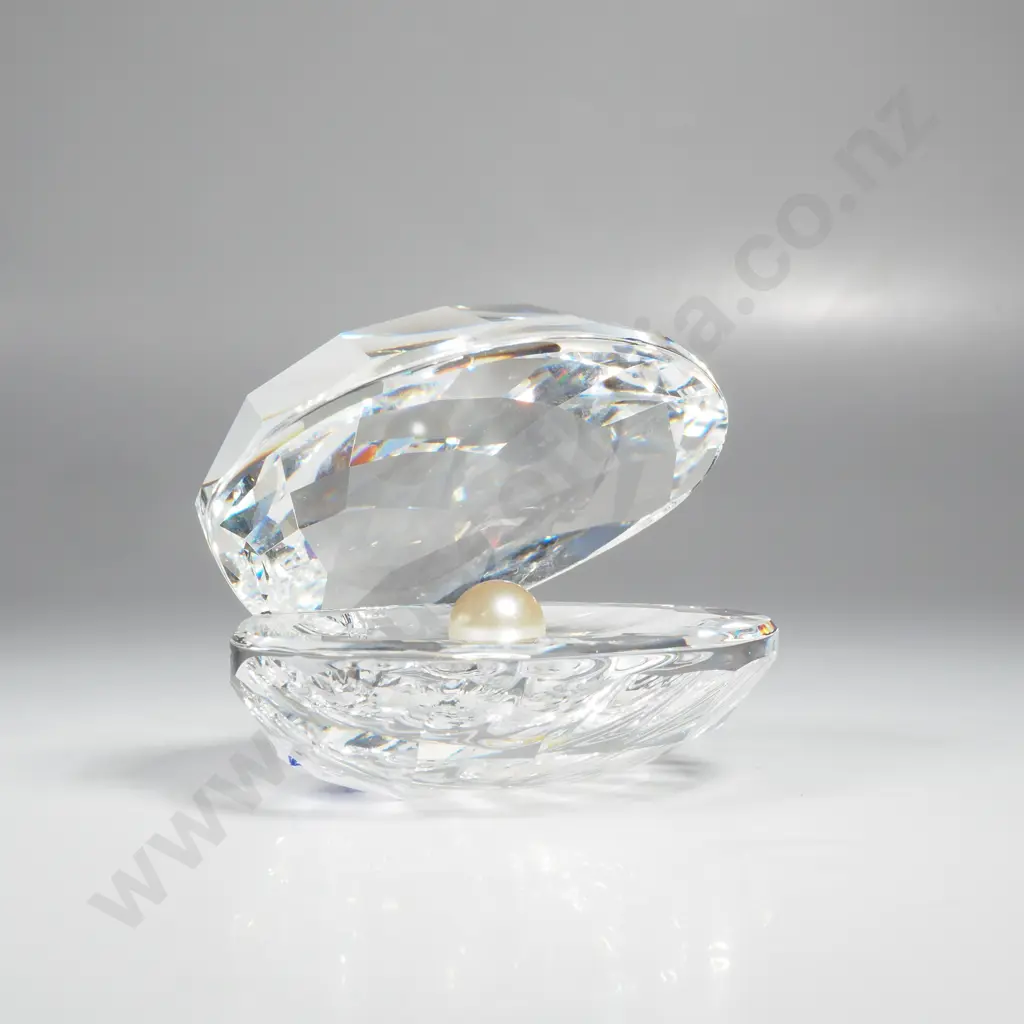 Swarovski Oyster Shell w Pearl Designed by Elke Huber Image 1++