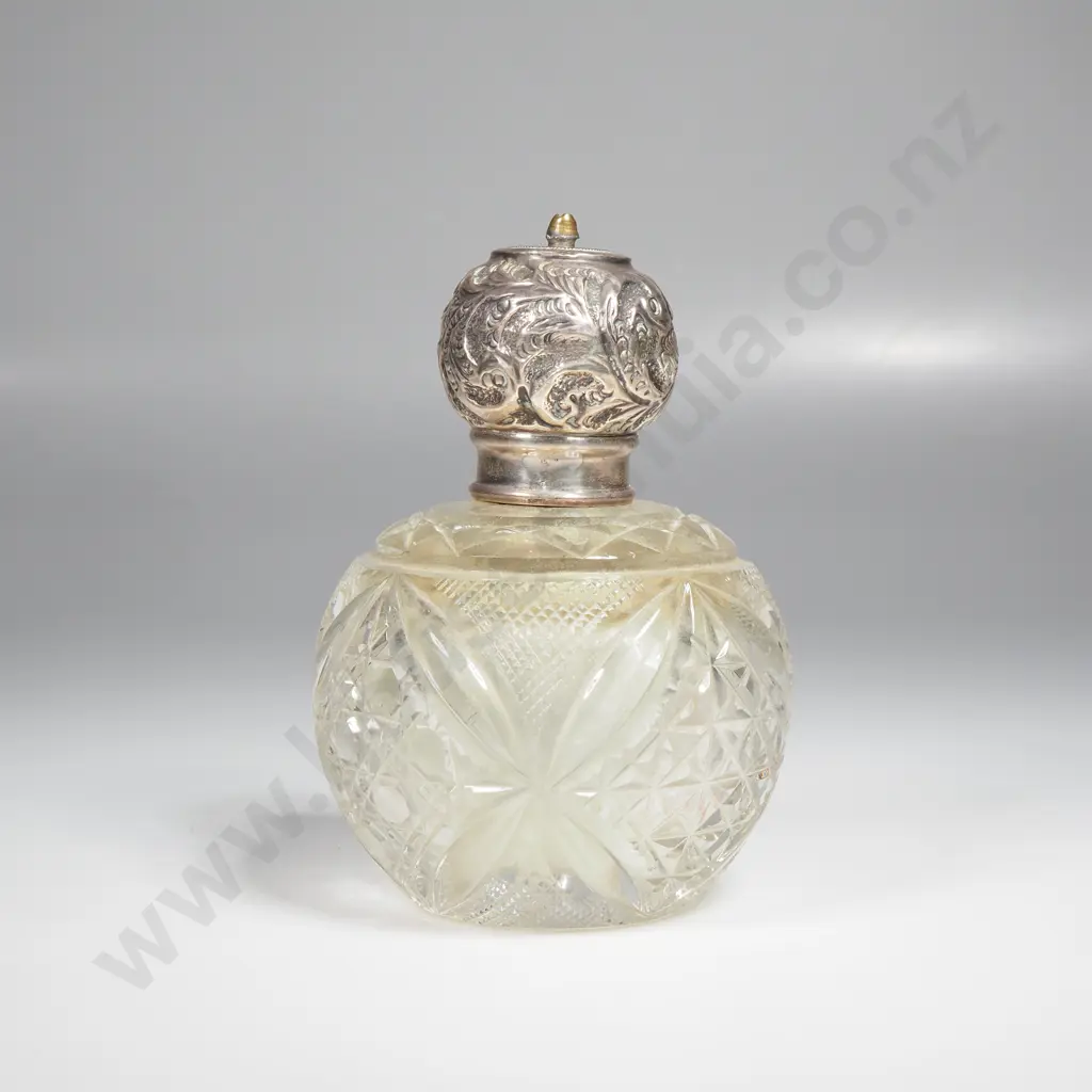 Sterling silver and cut glass match scent bottle, HM London 1911 Image 1++