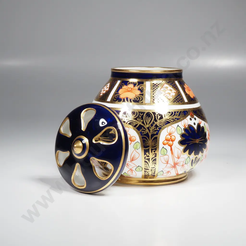 Royal Crown Derby Pot Pourri & Cover in the Old Imari Pattern Image 1++