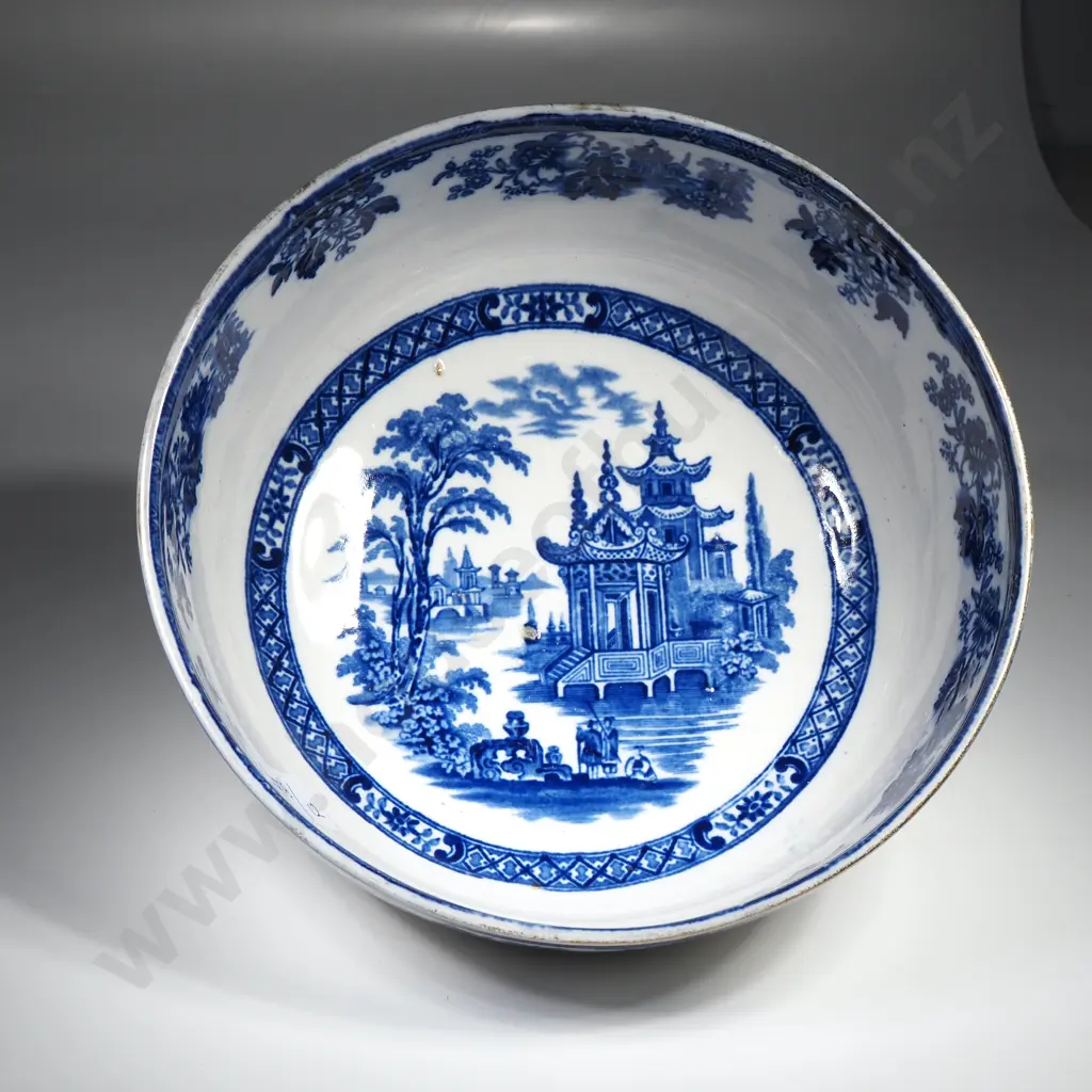 Royal Doulton Blue & 'White 'Madras' Footed Bowl Image 1++