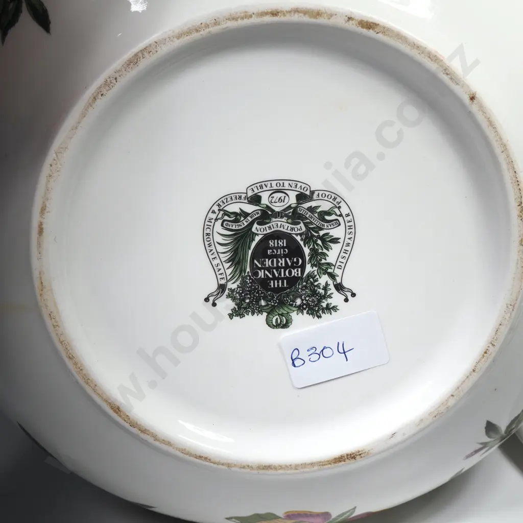 Portmeirion Botanic Garden Christmas Rose 21/2 Quart Round Covered Casserole Dish Image 1++