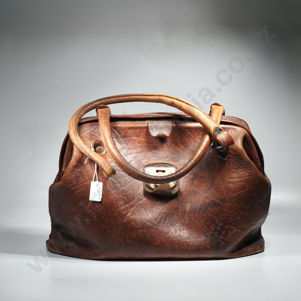 Vintage Leather Gladstone Bag. L 400 x H 250mm Image 1++