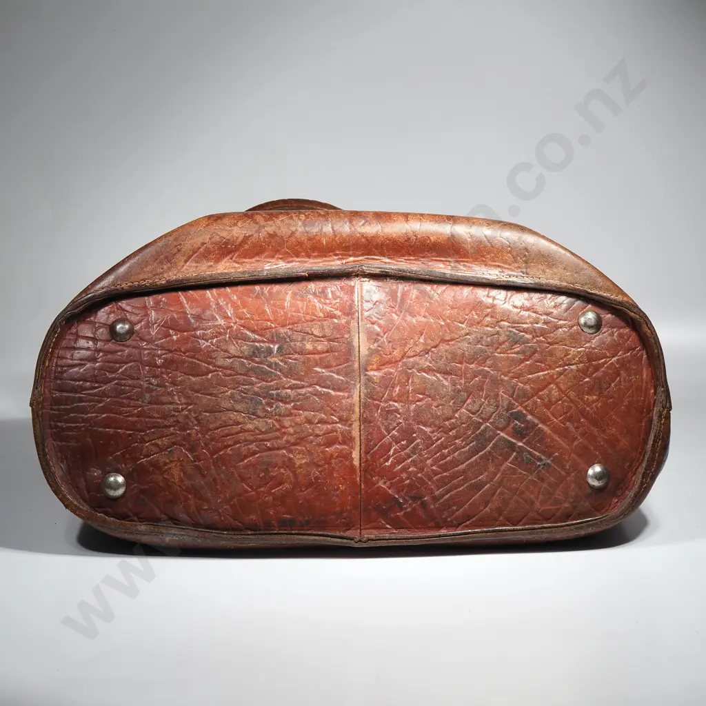 Vintage Leather Gladstone Bag. L 400 x H 250mm Image 1++