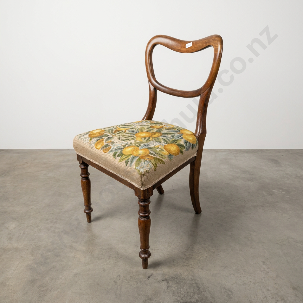 Victorian Rosewood Saddleback Occasional Chair Image 1++
