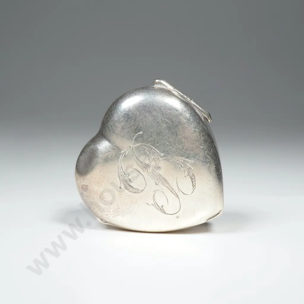 Heart shaped sterling silver wax miniature case, HM Birmingham 1900 Image 1++