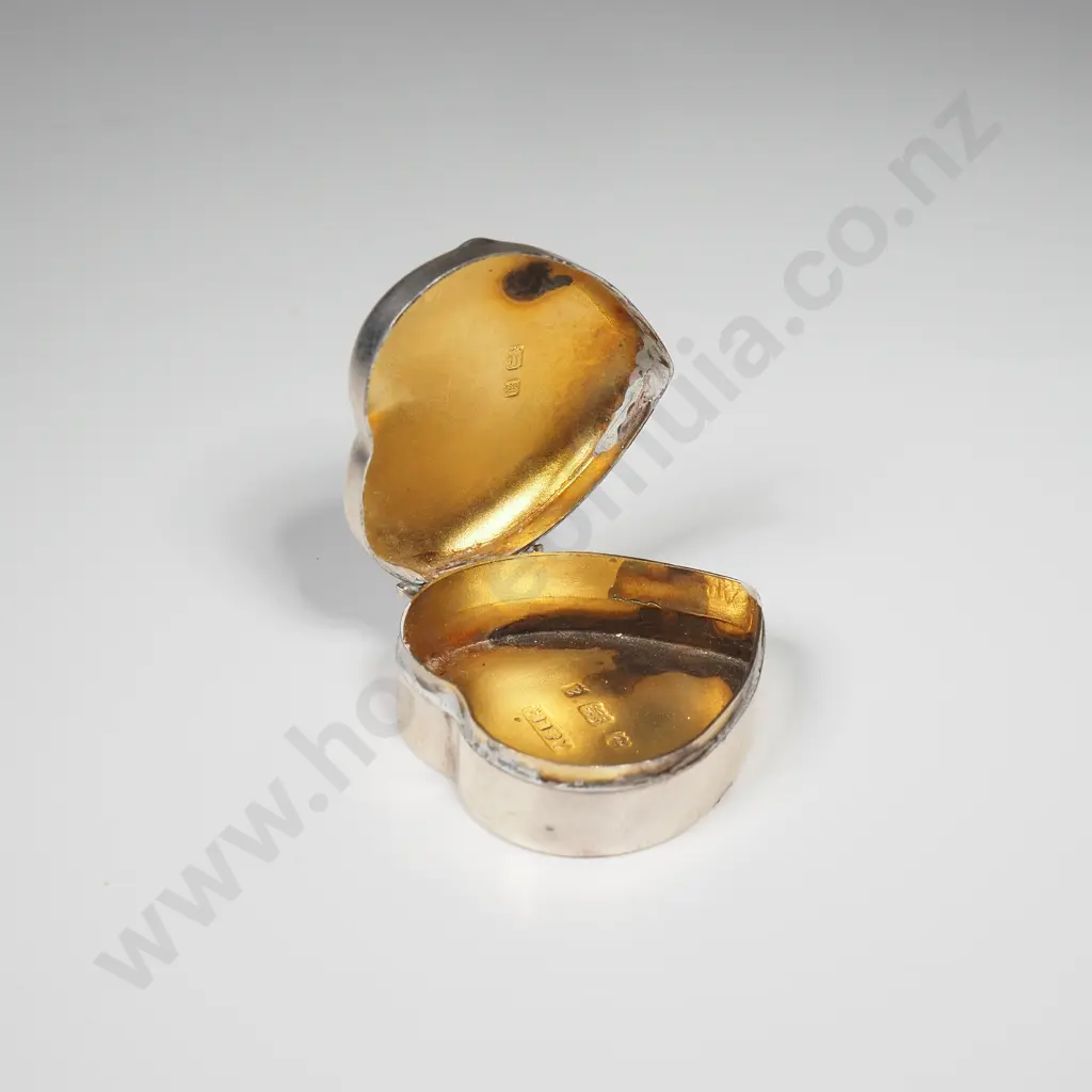 Heart shaped sterling silver wax miniature case, HM Birmingham 1900 Image 1++