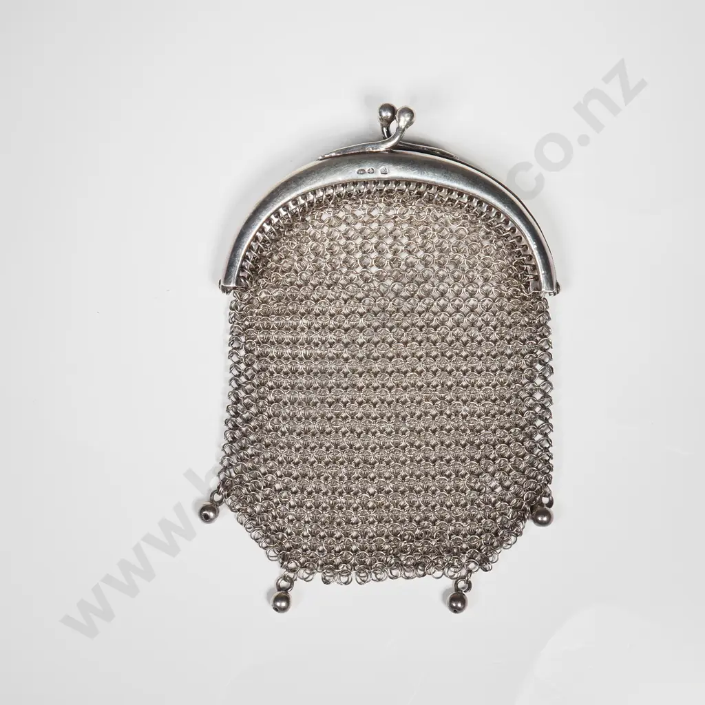Sterling silver small chain mail purse, London import marks for 1920 Image 1++