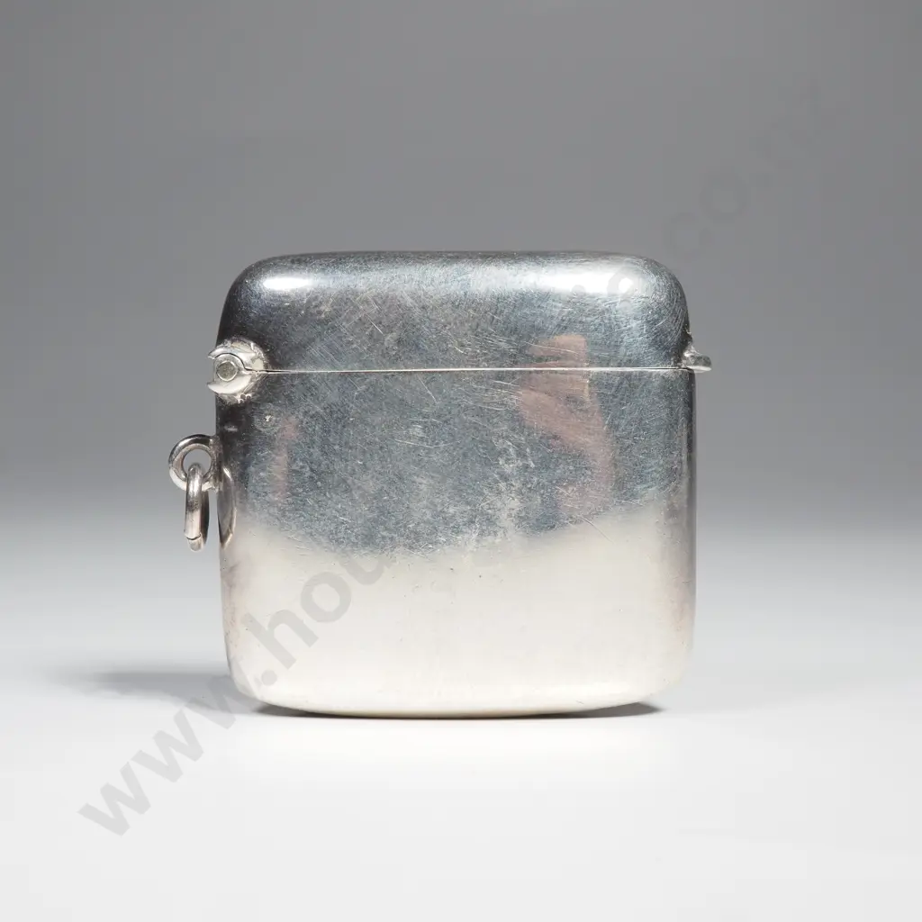 Curved plain sterling silver wax vesta case, HM Birmingham 1930 Image 1++