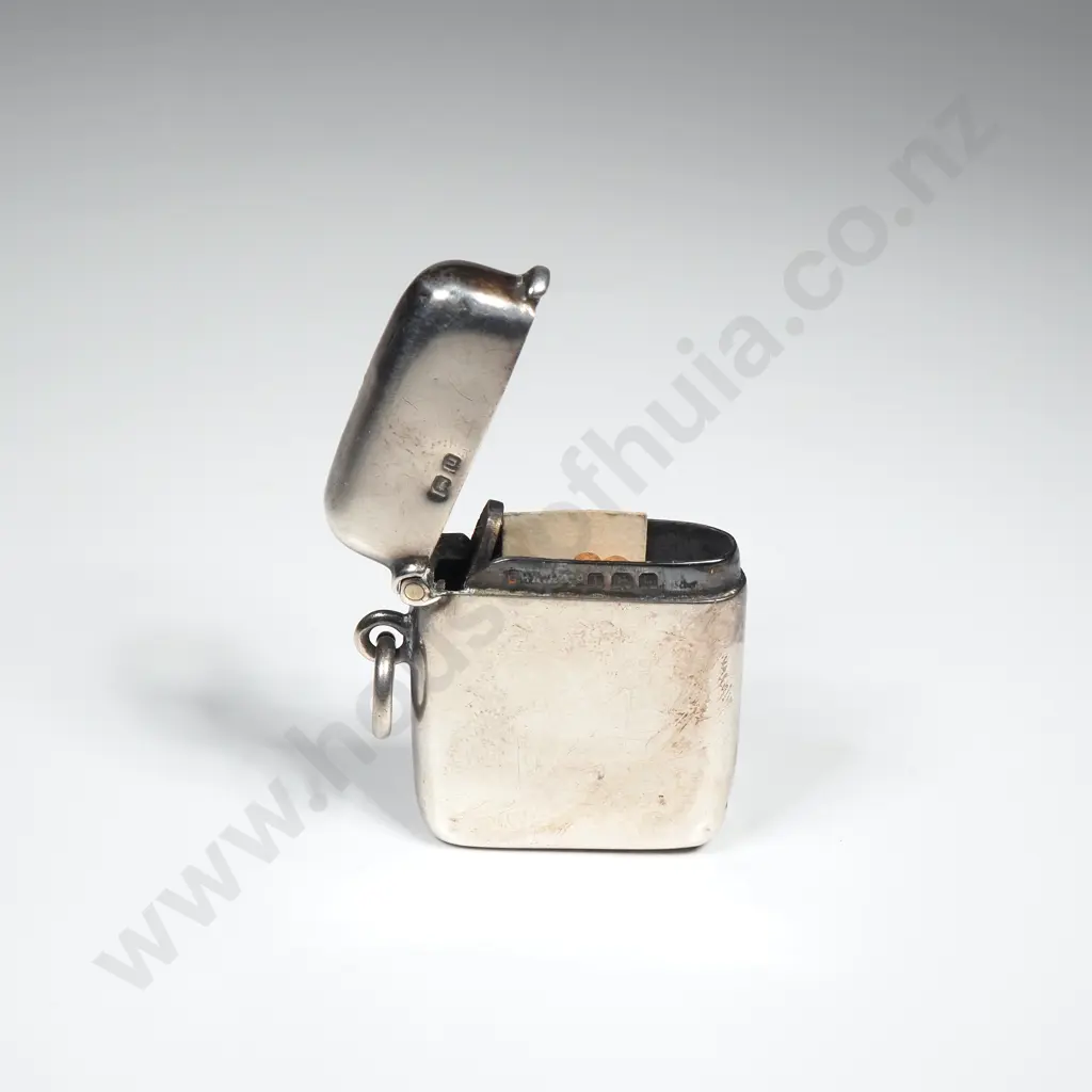 Plain sterling silver wax vesta case, HM Birmingham 1919 Image 1++