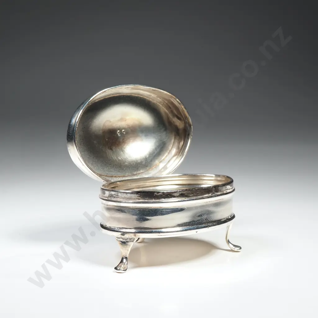 Small Sterling Silver Lidded Dressing Table Box Image 1++
