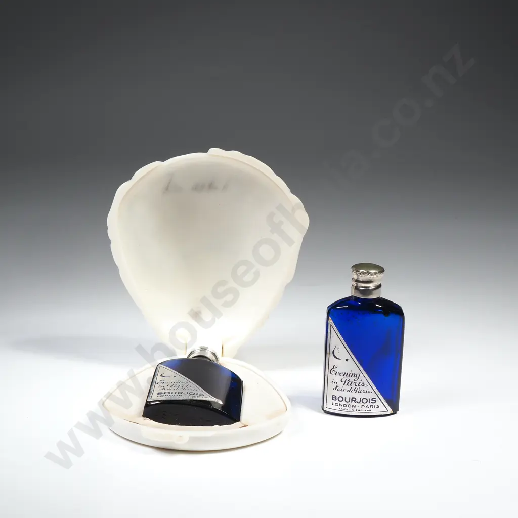 Bourjois Perfume Novelty Perfume Bottle Holder in the Form of a Clam Shell containing a Bottle of Soir de Paris Perfume Image 1++