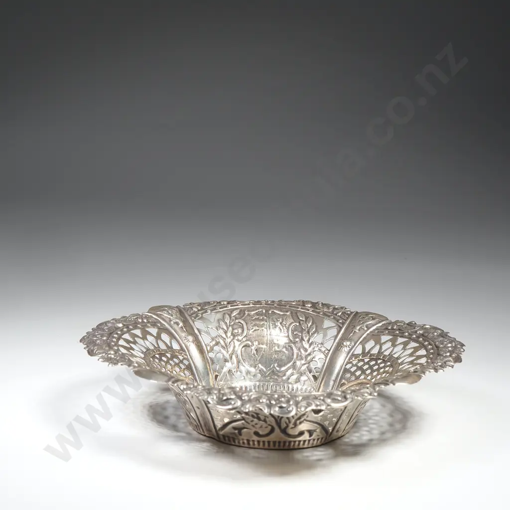 Sterling silver decorative dish commemorating the Diamond Jubilee of Queen Victoria 1837 – 1897, HM Birmingham 1897 Image 1++