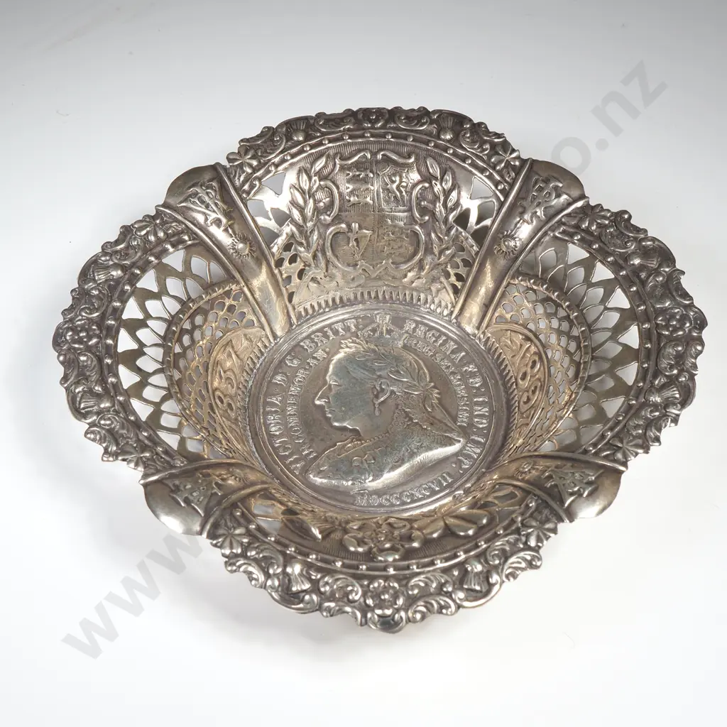 Sterling silver decorative dish commemorating the Diamond Jubilee of Queen Victoria 1837 – 1897, HM Birmingham 1897 Image 1++