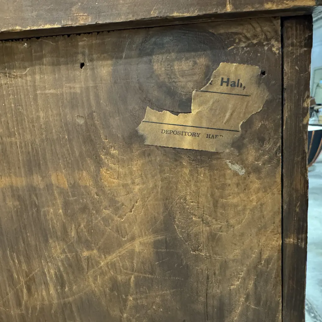 Victorian Burr  Walnut Chest of Five Drawers w Moulded Drawer Fronts, Curved Edge & Wooden Knobs Image 1++