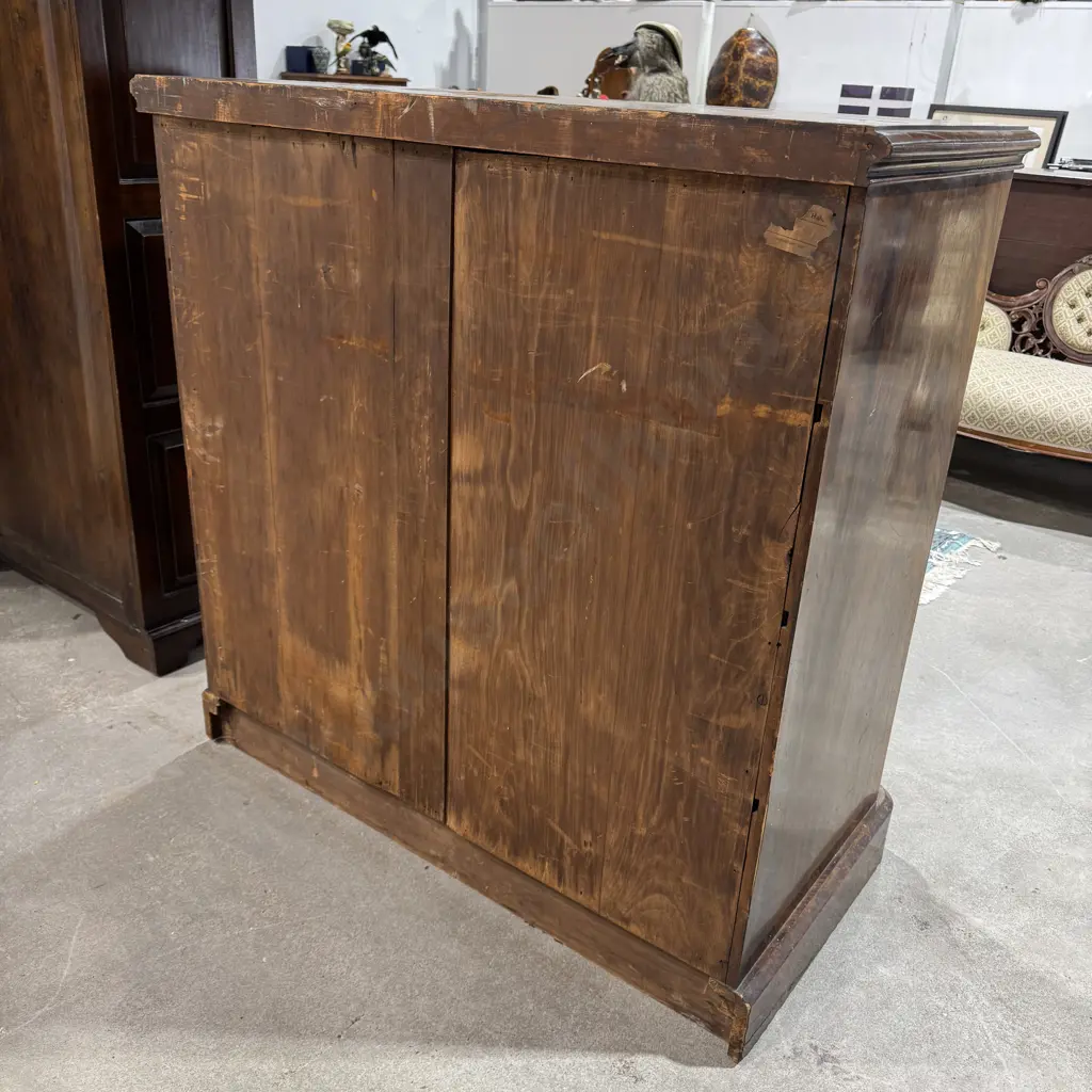Victorian Burr  Walnut Chest of Five Drawers w Moulded Drawer Fronts, Curved Edge & Wooden Knobs Image 1++