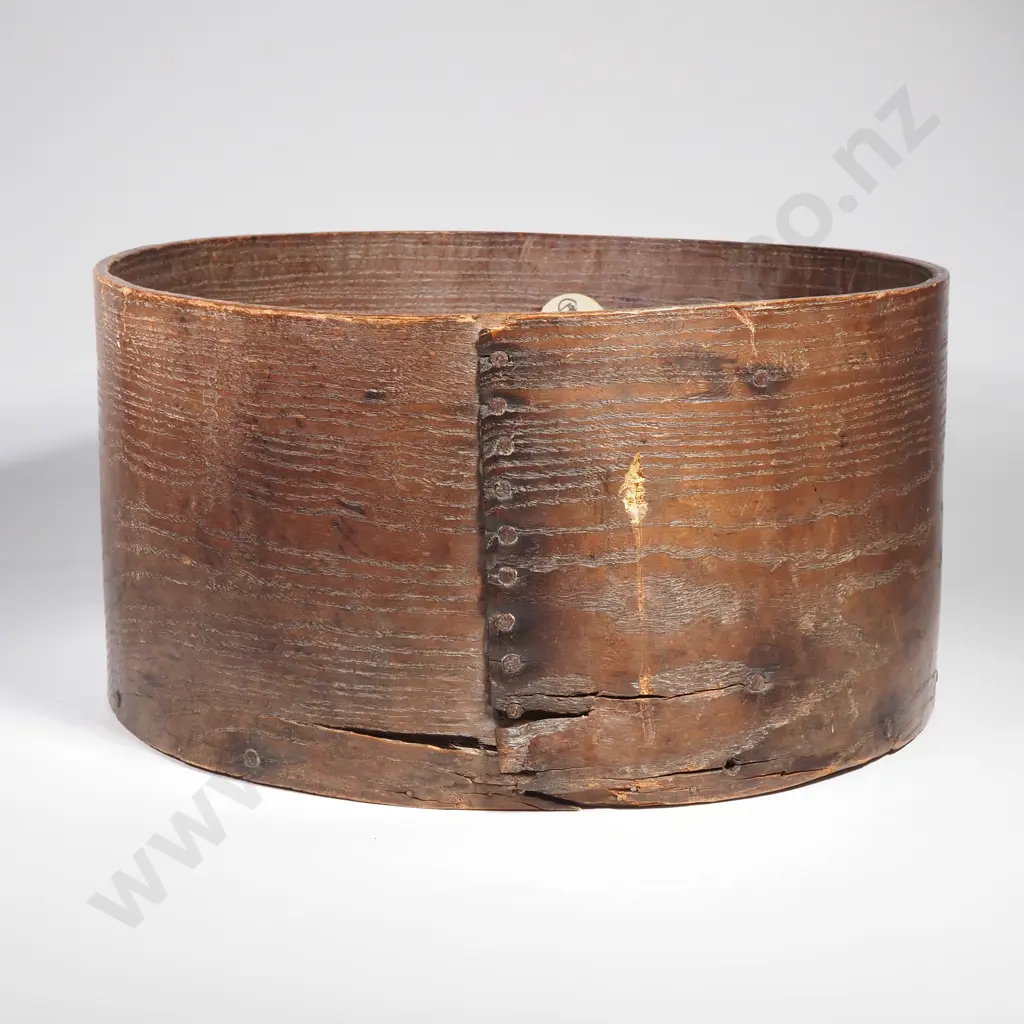 British Bentwood Grain Measure w Overlapping Fingers or Lappers, Verification Stamp VR & Crown Image 1++