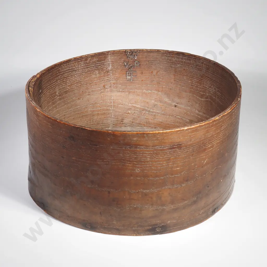 British Bentwood Grain Measure w Overlapping Fingers or Lappers, Verification Stamp VR & Crown Image 1++