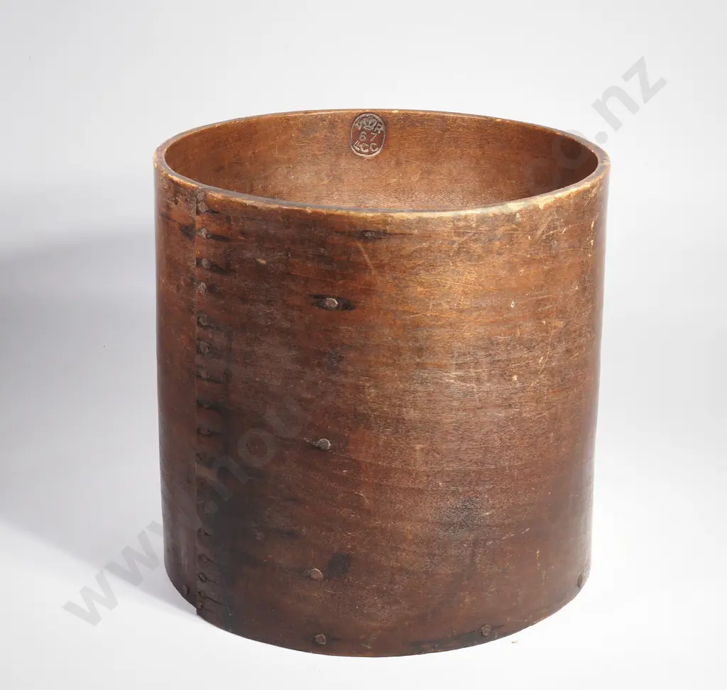 British Bentwood Grain Measure w Overlapping Fingers or Lappers,  Verification Stamp VR & Crown Image 1++