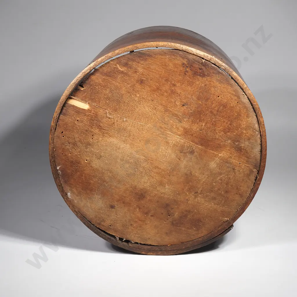British Bentwood Grain Measure w Overlapping Fingers or Lappers,  Verification Stamp VR & Crown Image 1++