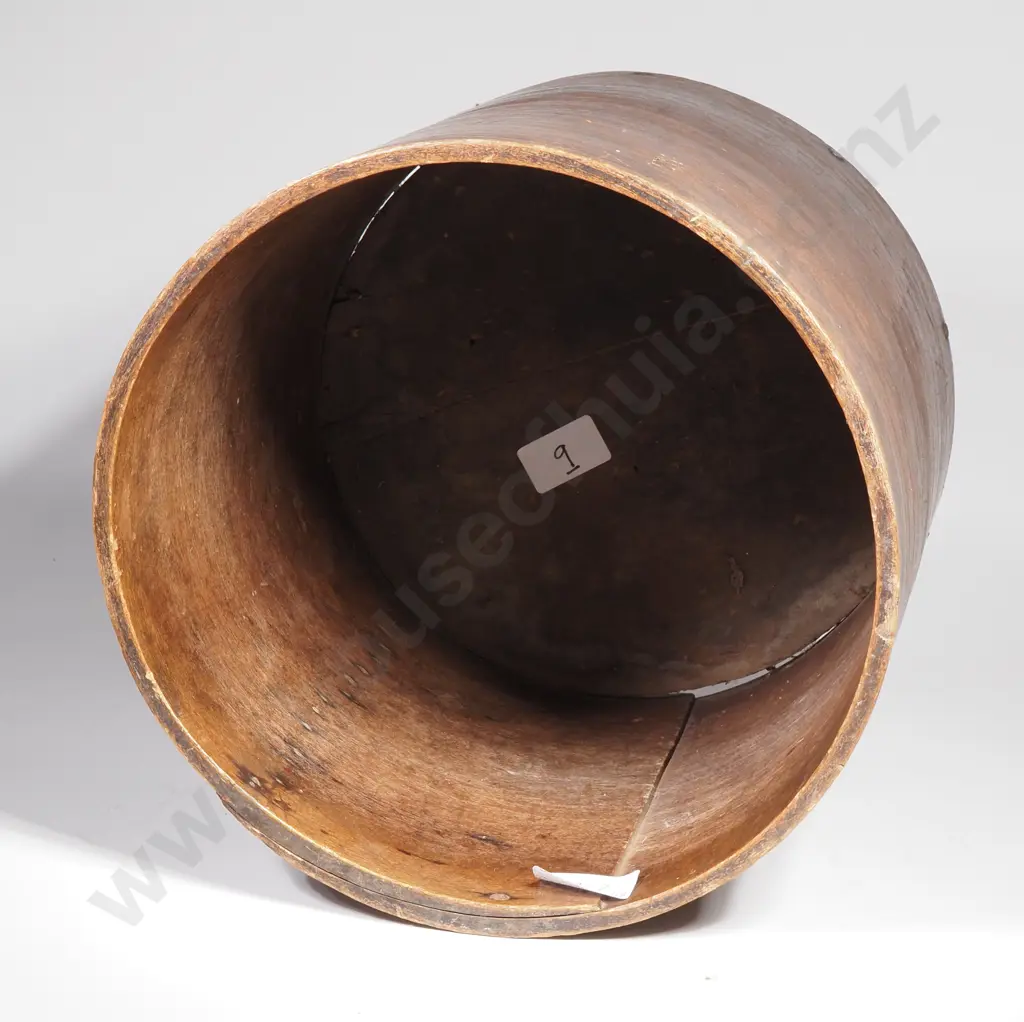 British Bentwood Grain Measure w Overlapping Fingers or Lappers,  Verification Stamp VR & Crown Image 1++