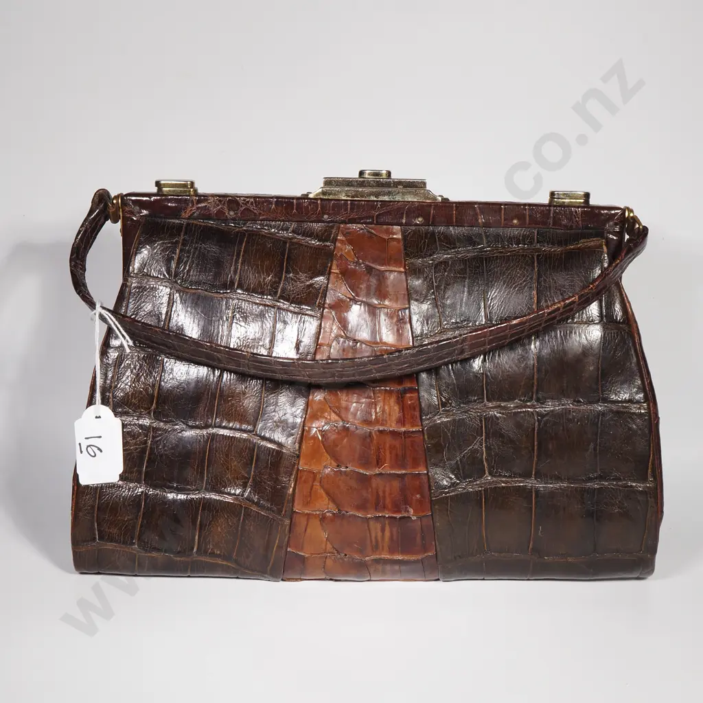 1930s Hornback Alligator Leather handbag w Clawed Feet & Tail Ridges Image 1++