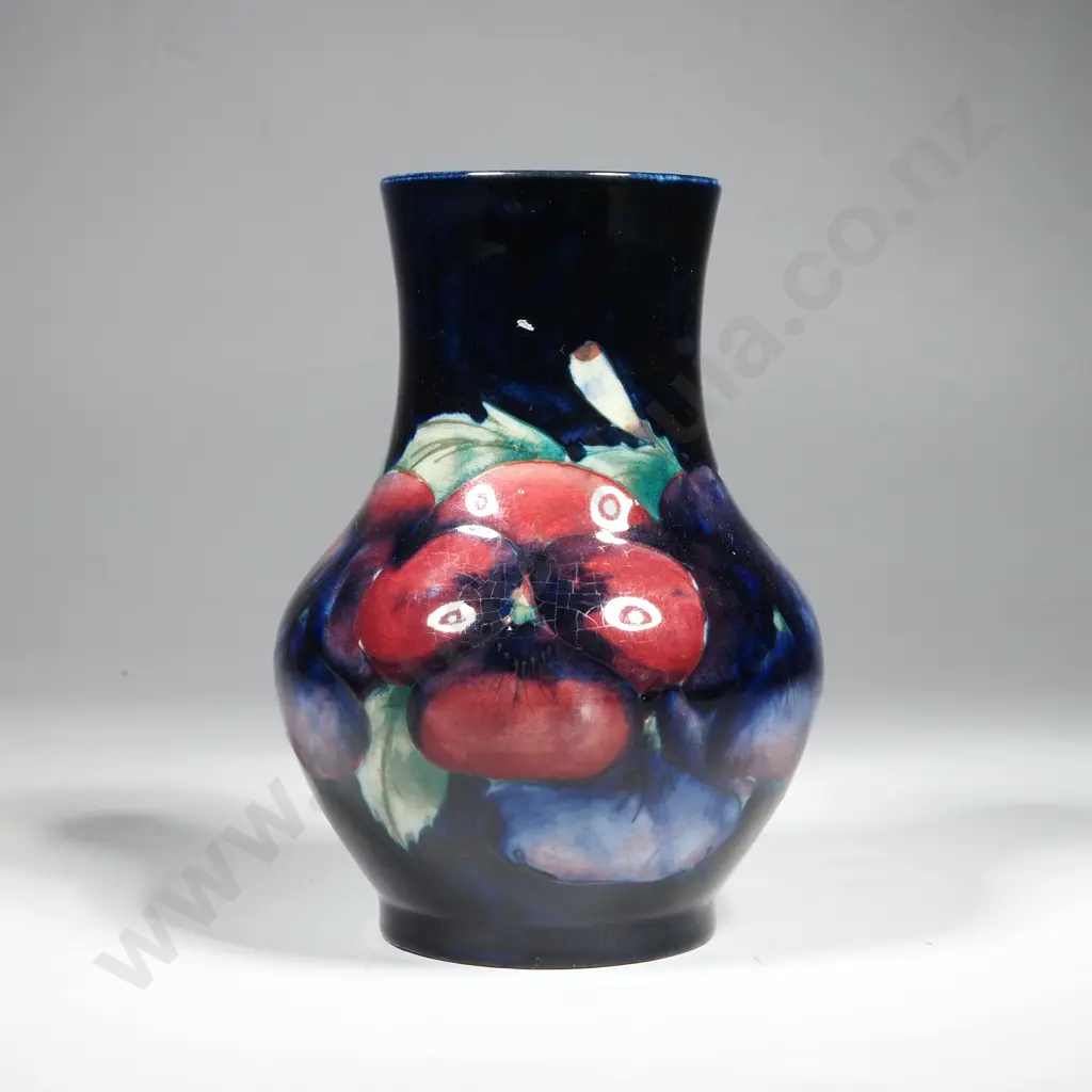 Moorcroft Vase decorated w Pansies on a Cobalt Blue Ground, Signed William Moorcroft in Green to Base, 1918-1928 Image 1++