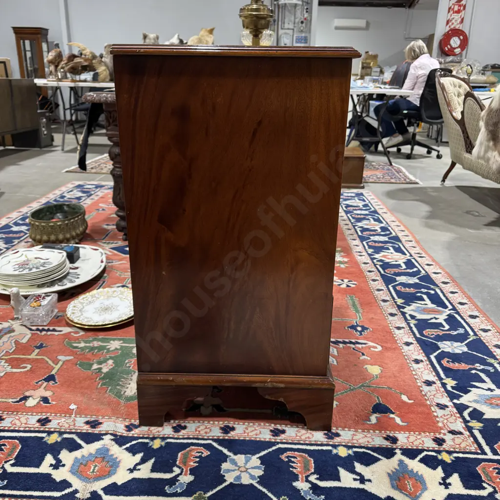 Reproduction Mahogany Bachelor's Chest of Four Long Graduated Drawers & a Pull Out Brushing Slide for Writing/Grooming Image 1++