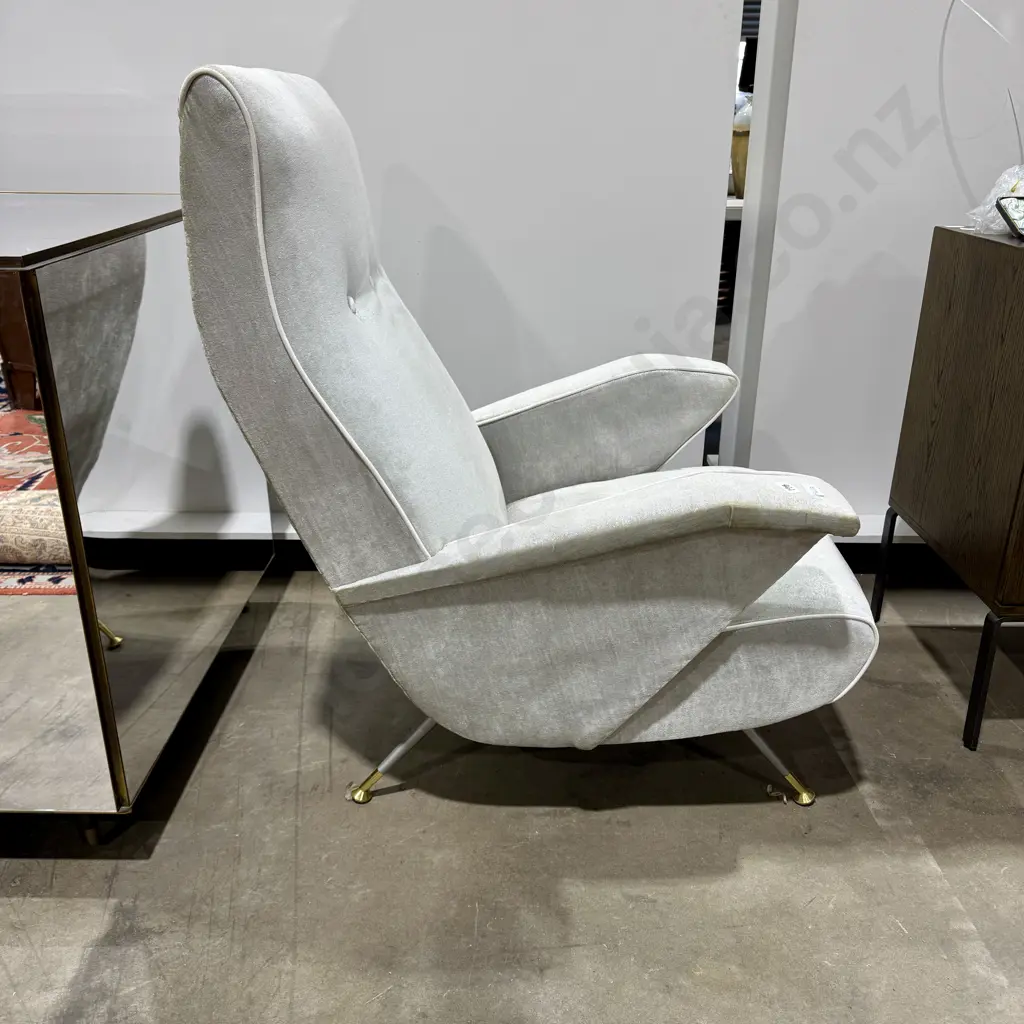 Italian Mid-Century Lounge Chair & Ottoman in the Style of Nino Zoncada Image 1++