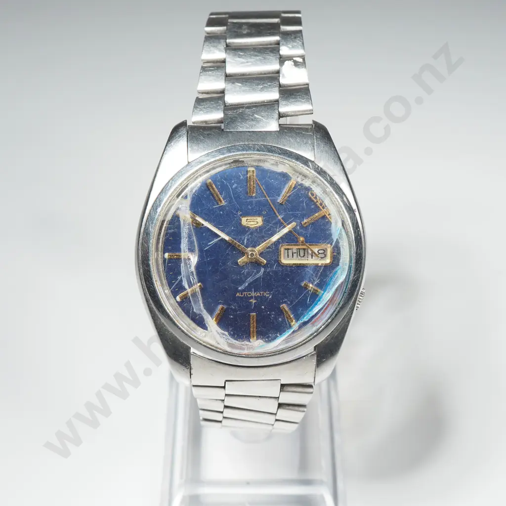 Vintage Seiko Wristwatch w Cracked Glass A/F Image 1++