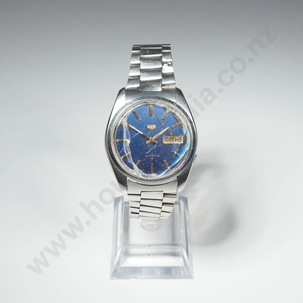 Vintage Seiko Wristwatch w Cracked Glass A/F Image 1++