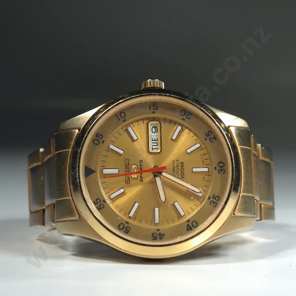 Vintage Seiko 5 Sport Gents Wrist Watch Image 1++