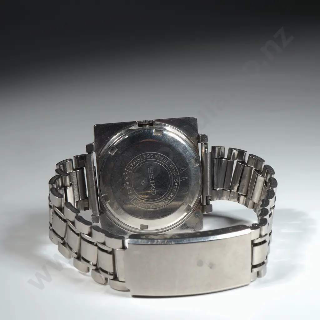 Vintage Seiko 5 Automatic Wristwatch Image 1++