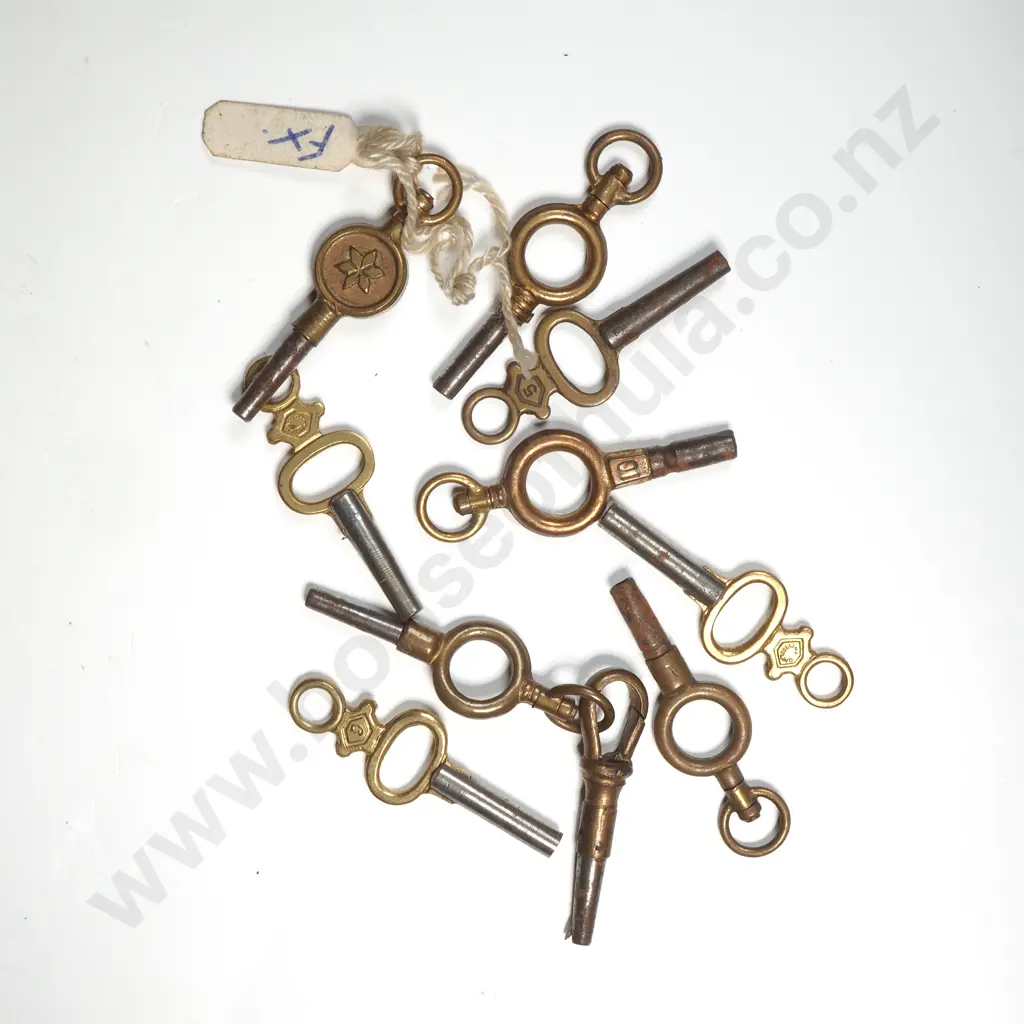 Assorted Lot of Antique Pocket Watch Keys Image 1++