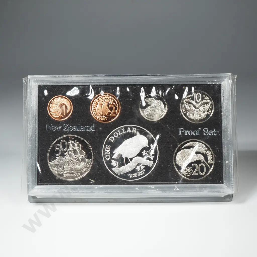 1984 New Zealand Proof Set w Silver Dollar Image 1++