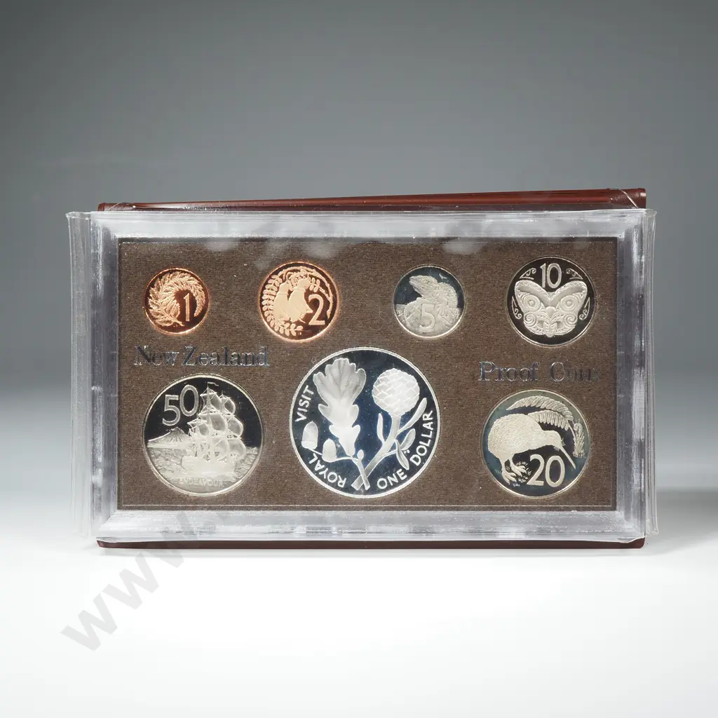 1981 New Zealand Proof Coin Set w Silver Dollar Image 1++