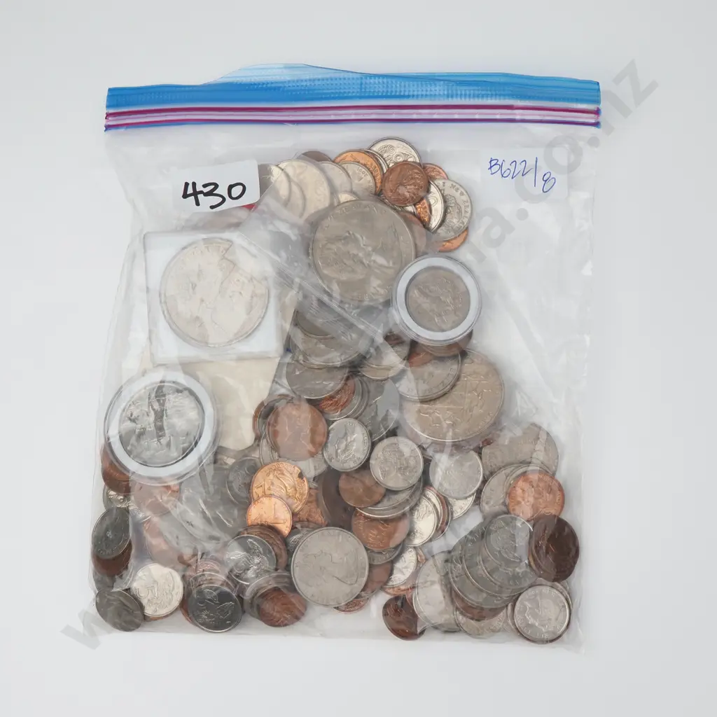 1 Kilo of Mixed New Zealand Decimal Coinage Image 1++