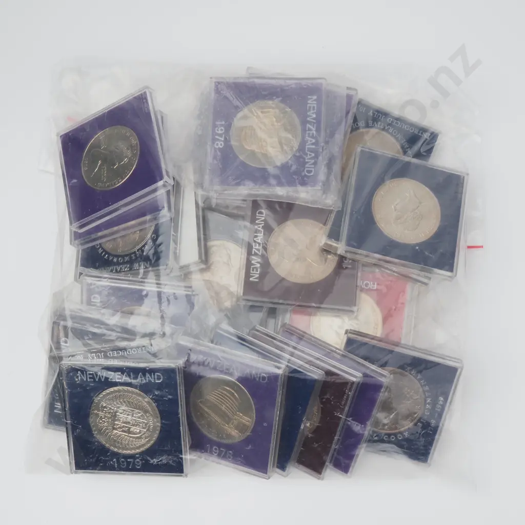 Assorted Lot of 30 UNC New Zealand Dollar Coins  Image 1++