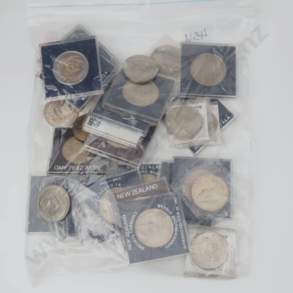 Assorted Lot of 30 UNC New Zealand Dollar Coins  Image 1++