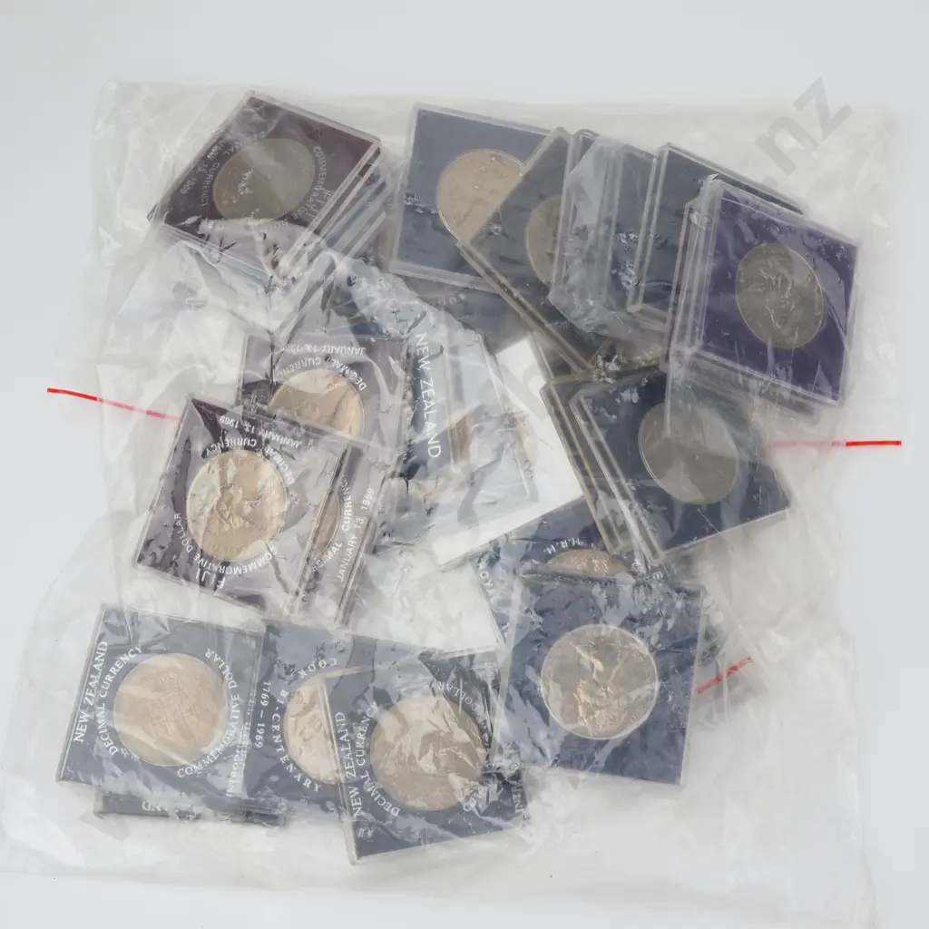 Assorted Lot of 30 UNC New Zealand Dollar Coins  Image 1++