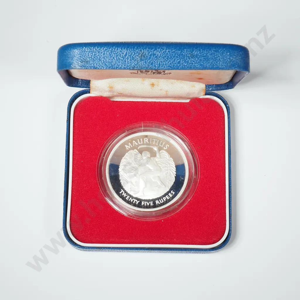 1977 Bailywick of Guernsey Twenty Five Pence Sterling Silver Proof Coin Image 1++