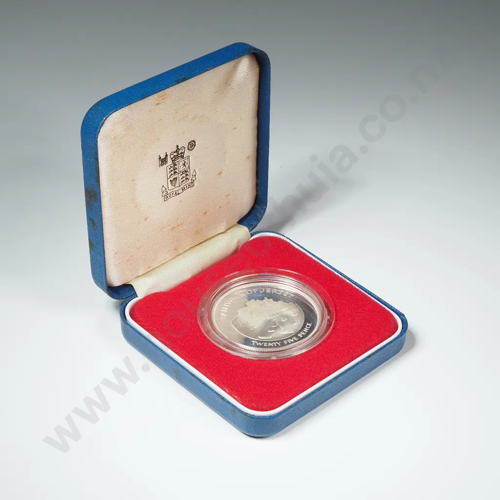 1977 Bailywick of Guernsey Twenty Five Pence Sterling Silver Proof Coin Image 1++