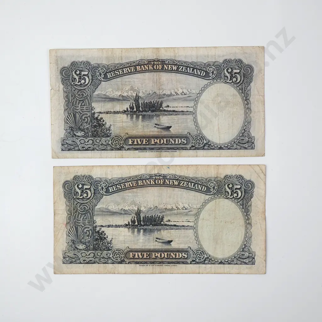 New Zealand Fleming One Dollar Banknote Crisp w Small Stain Image 1++
