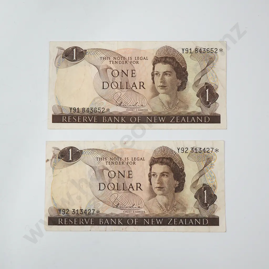 Two Hardie Type I Star One Dollar Banknotes - Y91 & Y92 Prefixes Image 1++