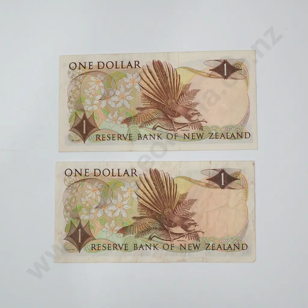 Two Hardie Type I Star One Dollar Banknotes - Y91 & Y92 Prefixes Image 1++