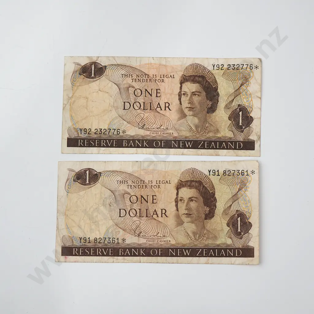 Two Hardie Type I Star One Dollar Banknotes - Y91 & Y92 Prefixes Image 1++