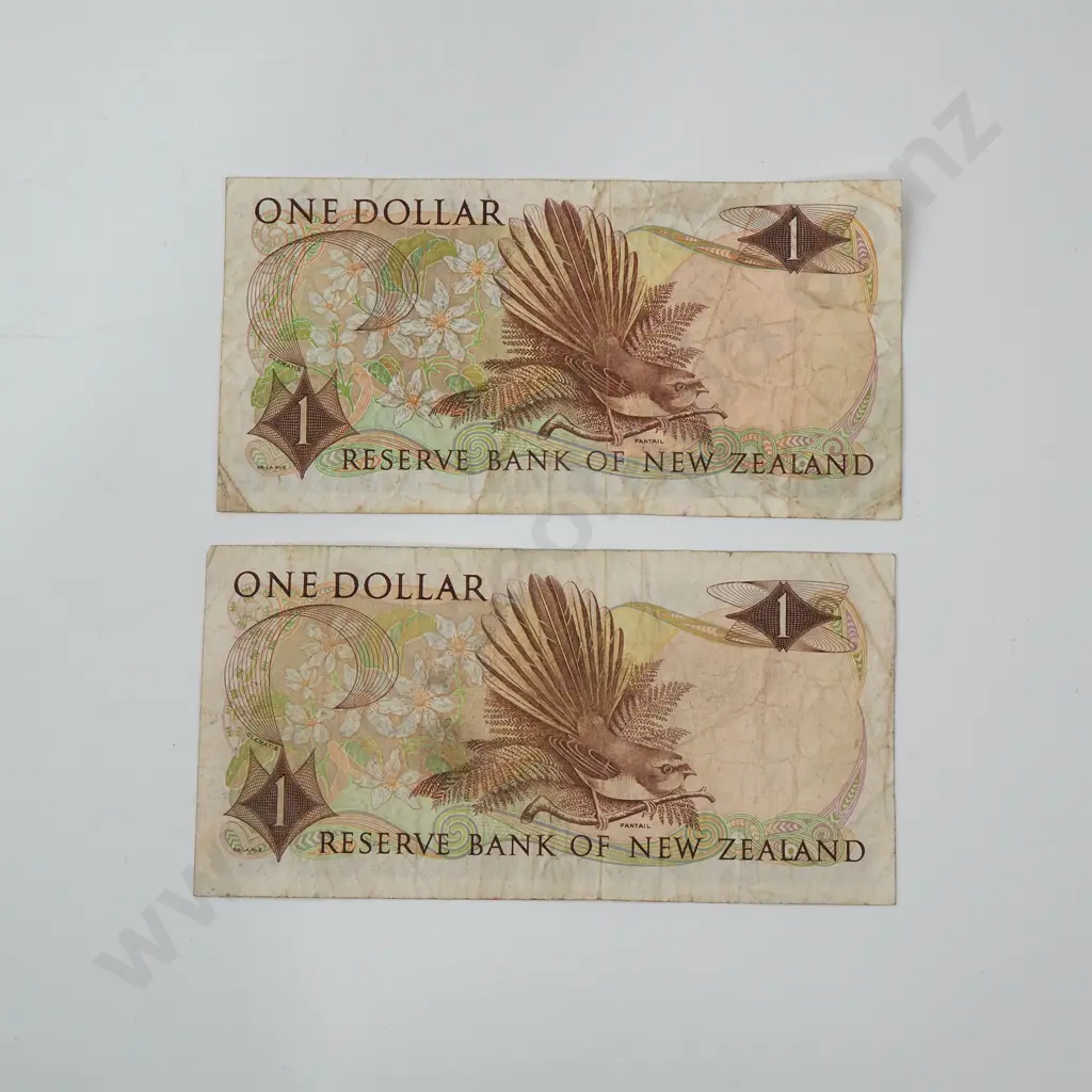 Two Hardie Type I Star One Dollar Banknotes - Y91 & Y92 Prefixes Image 1++
