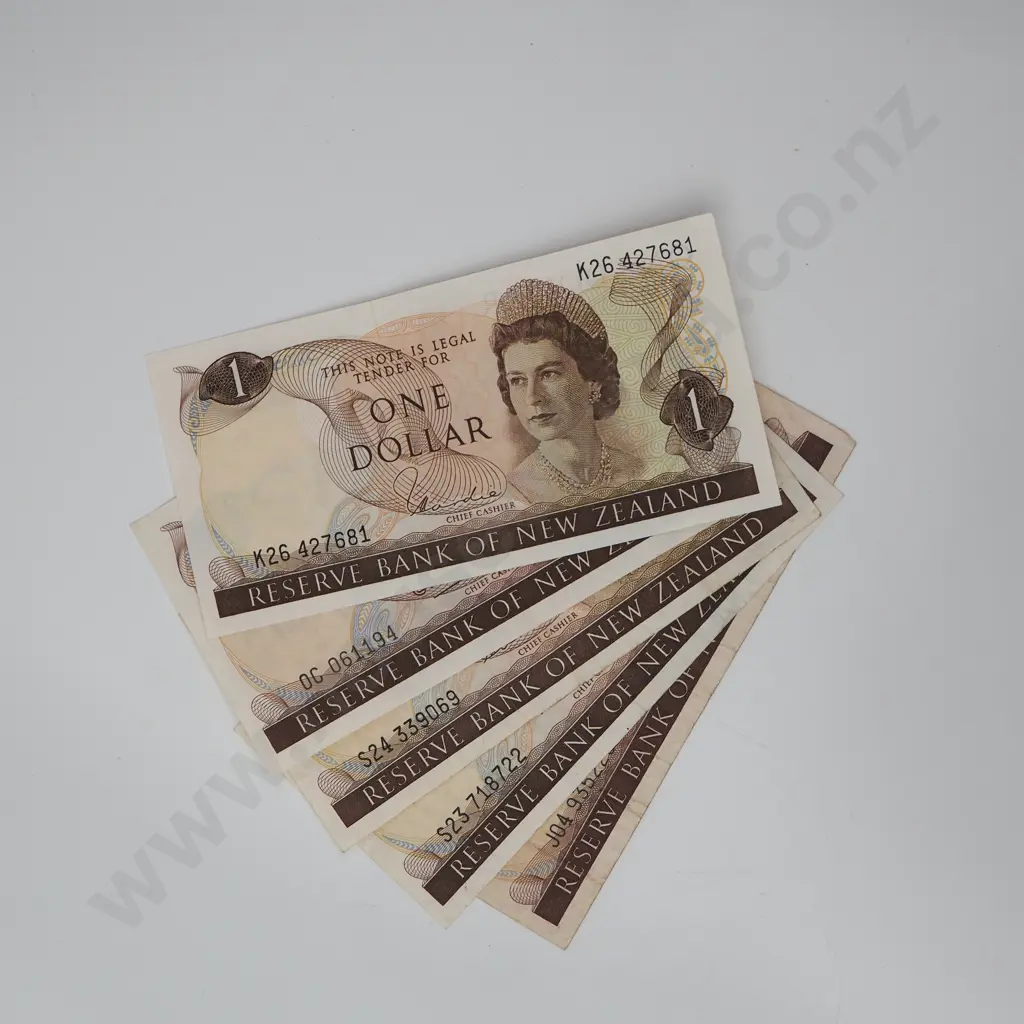 Five Type I New Zealand One Dollar Banknotes - Includes Fleming Image 1++
